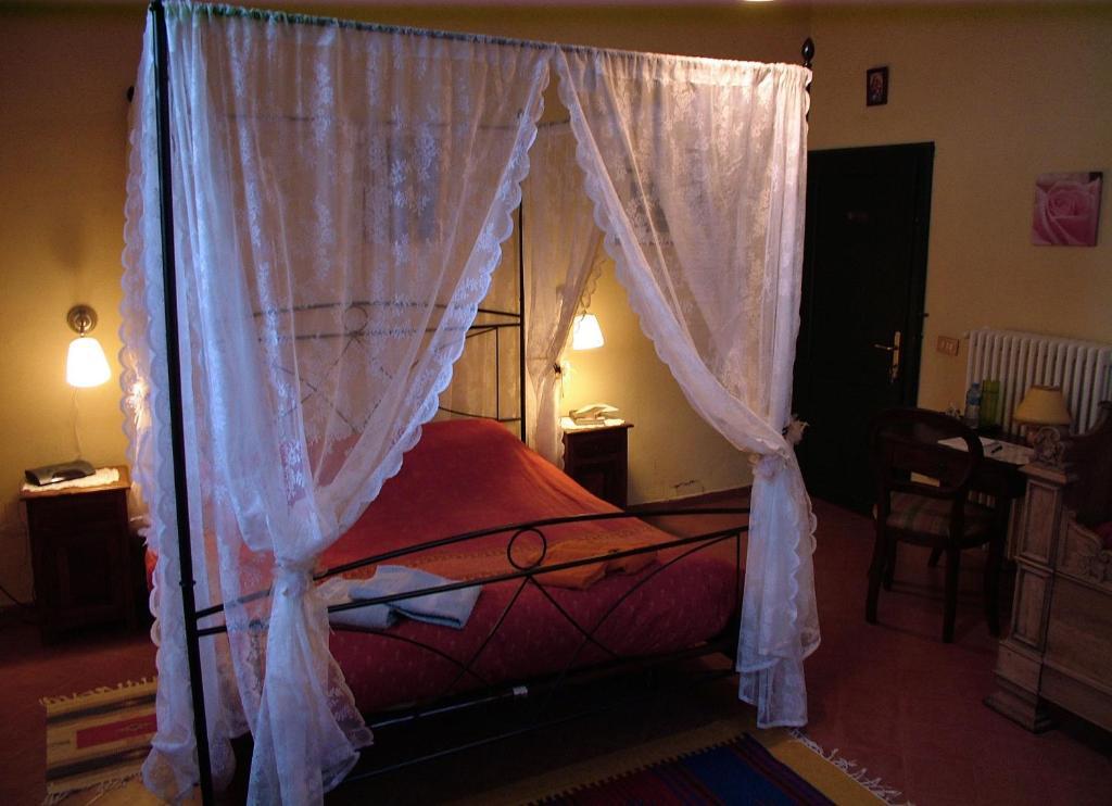 Villa Arianna B&B Lari Habitación foto